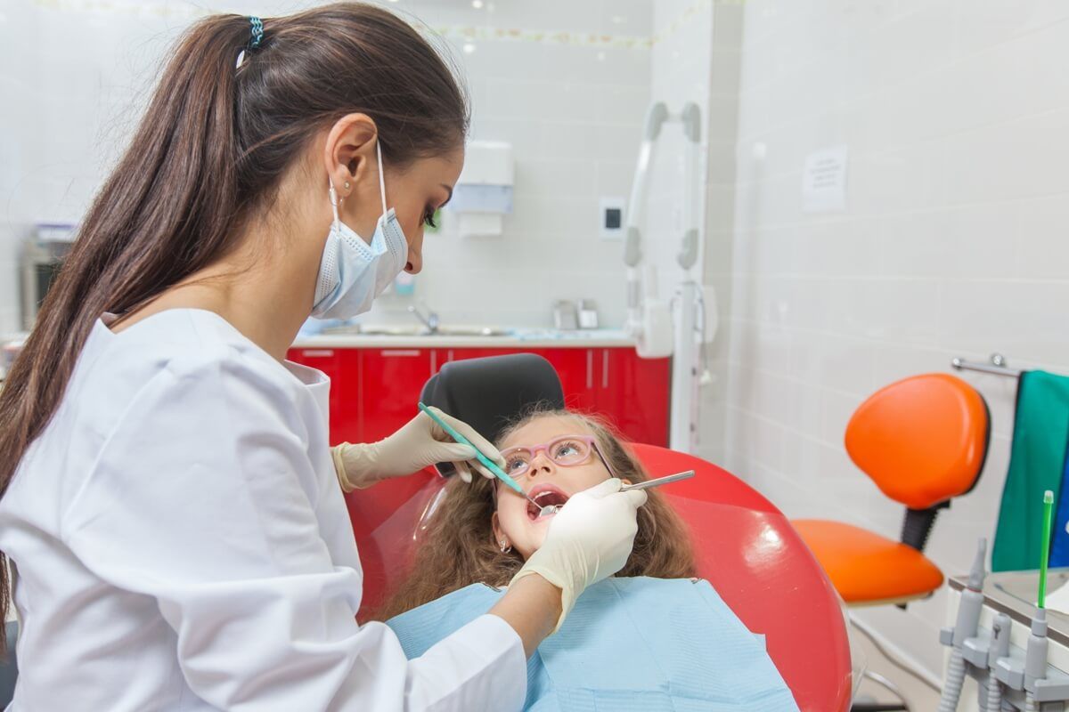 осмотр у детского стоматолога